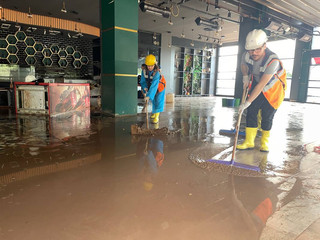 Bartın’daki sel felaketi havadan görüntülendi. Yardıma Mehmetçik koştu 27